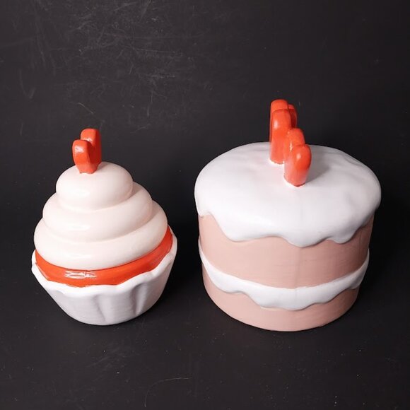 Target Bullseye Playground: Ceramic Cake and Cupcake Decor - Picture 2 of 7